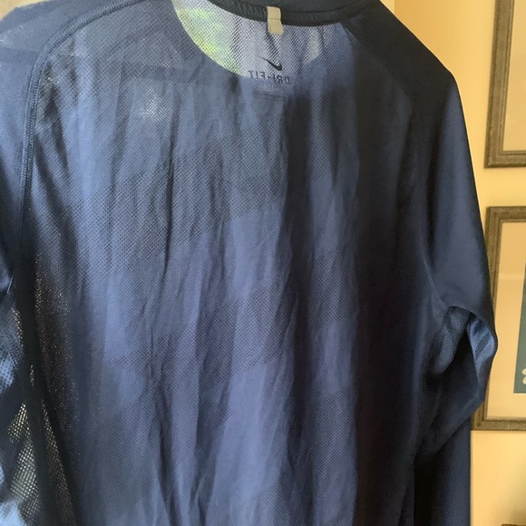 Nike Dry Fit - Picture 2 of 4